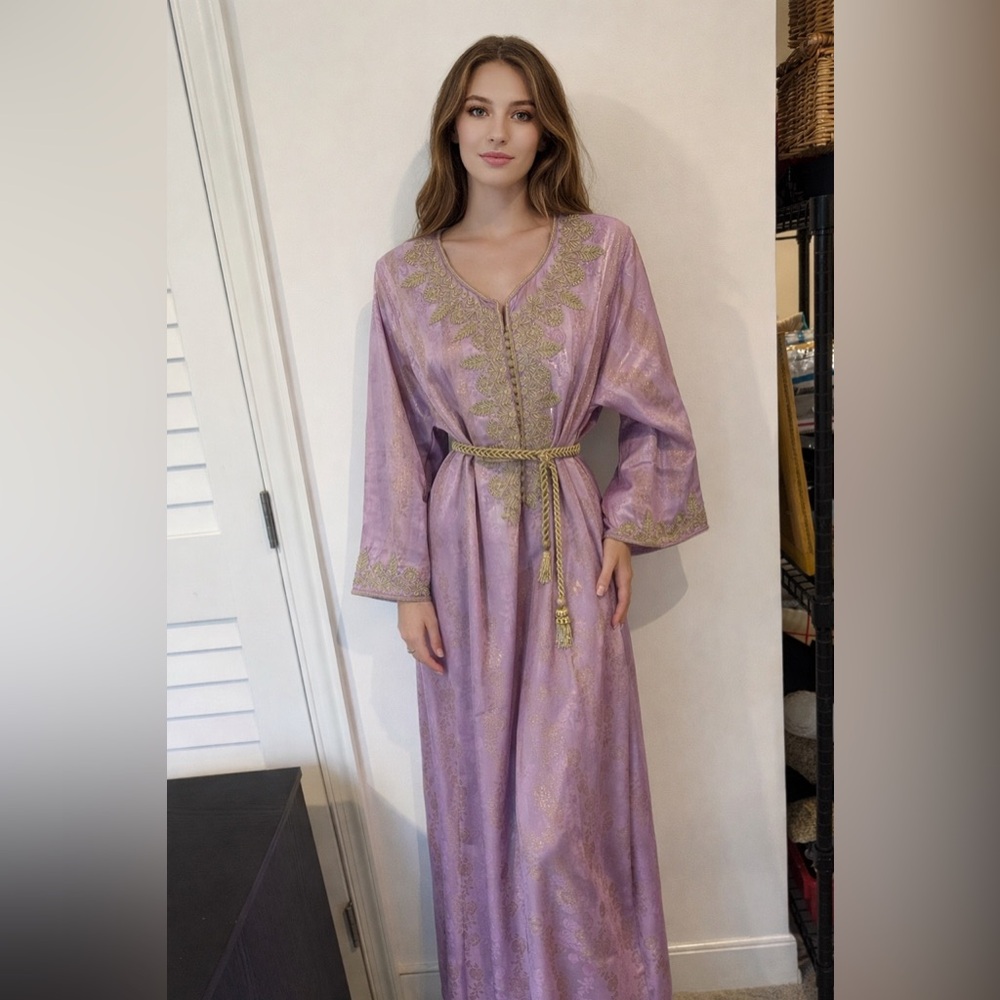 Beautiful Moroccan Caftan in light Purple